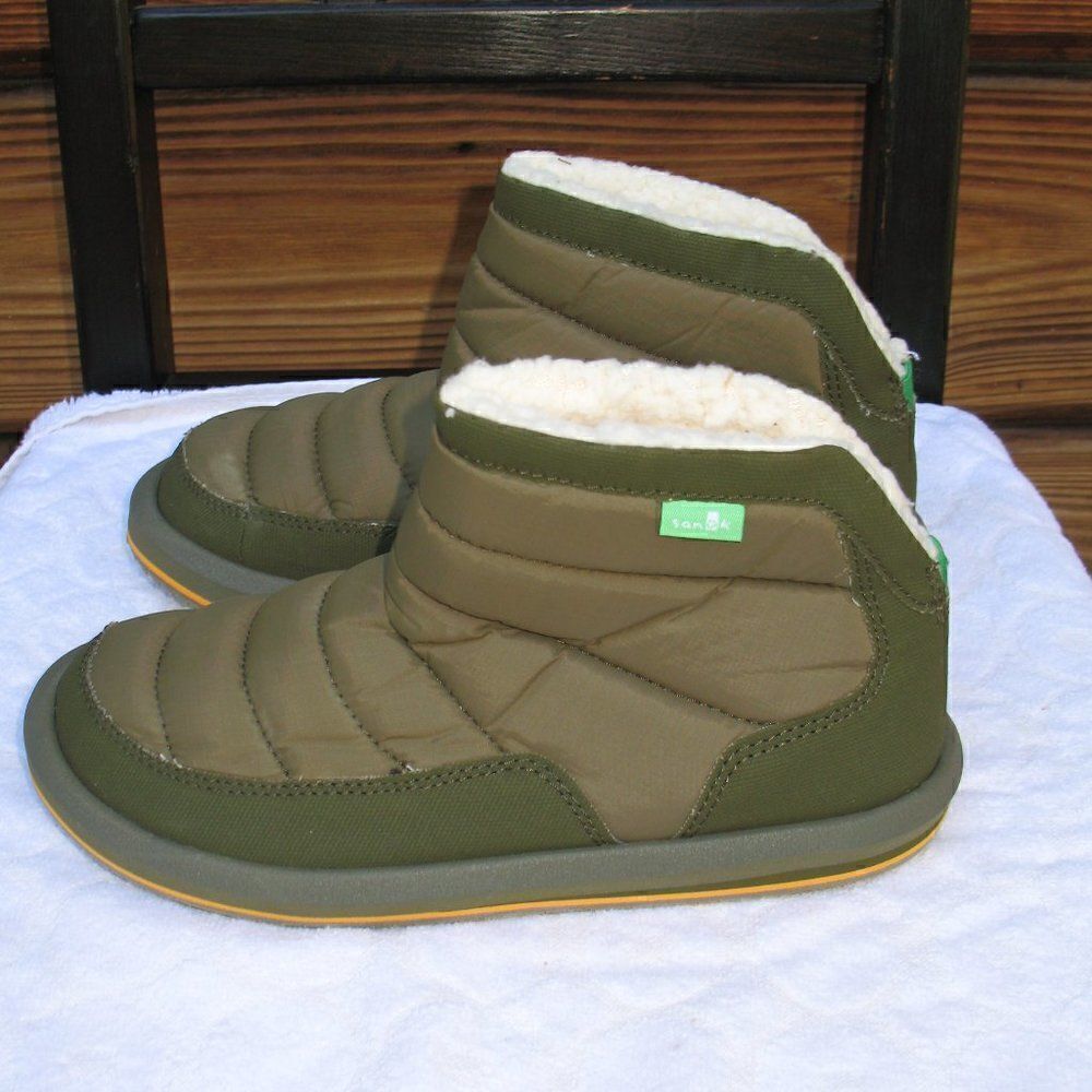 NWT Sanuk Boots